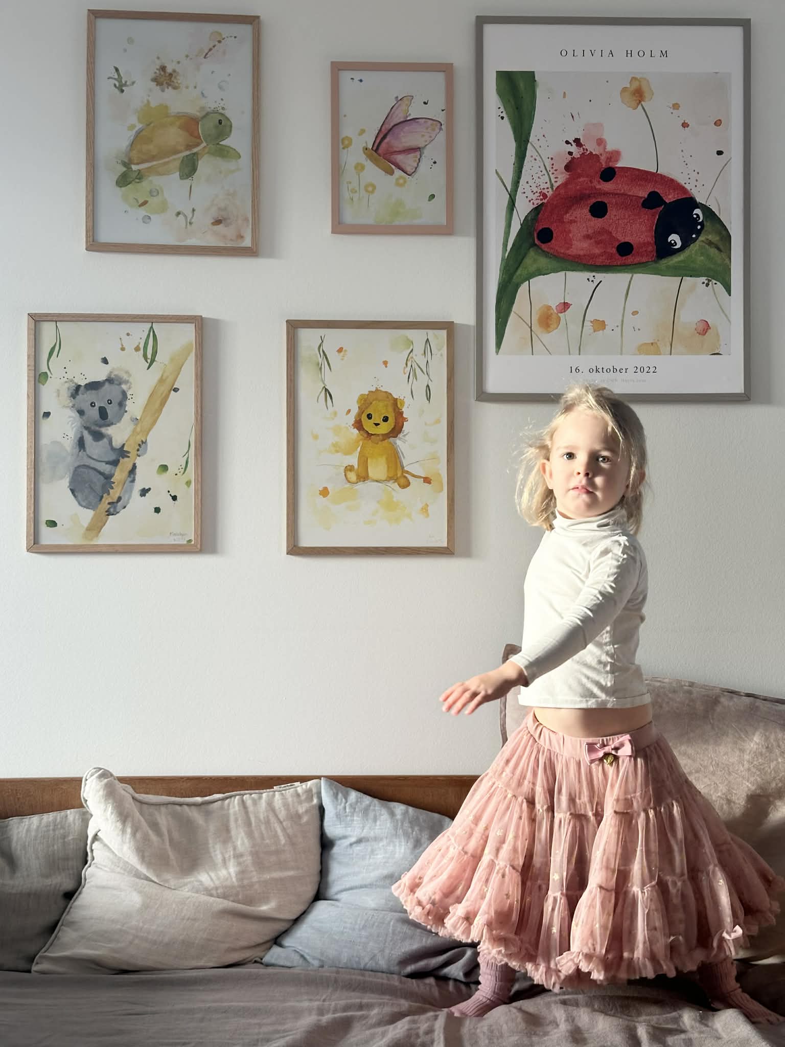 Minimalistisk vs. legende børneværelse – hvilken stil passer bedst?