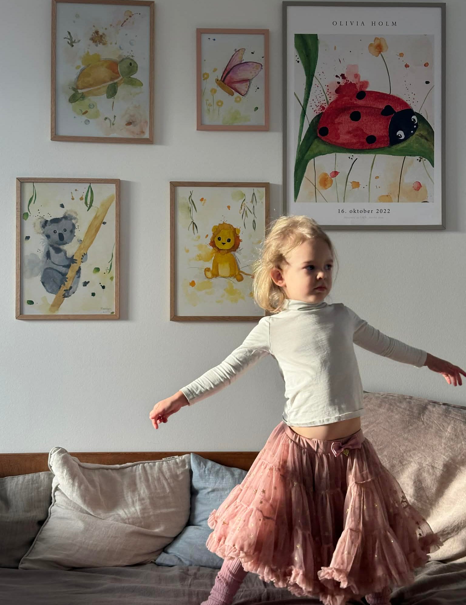 Billedvæg med 50x70, A3 og A4 plakater til børn