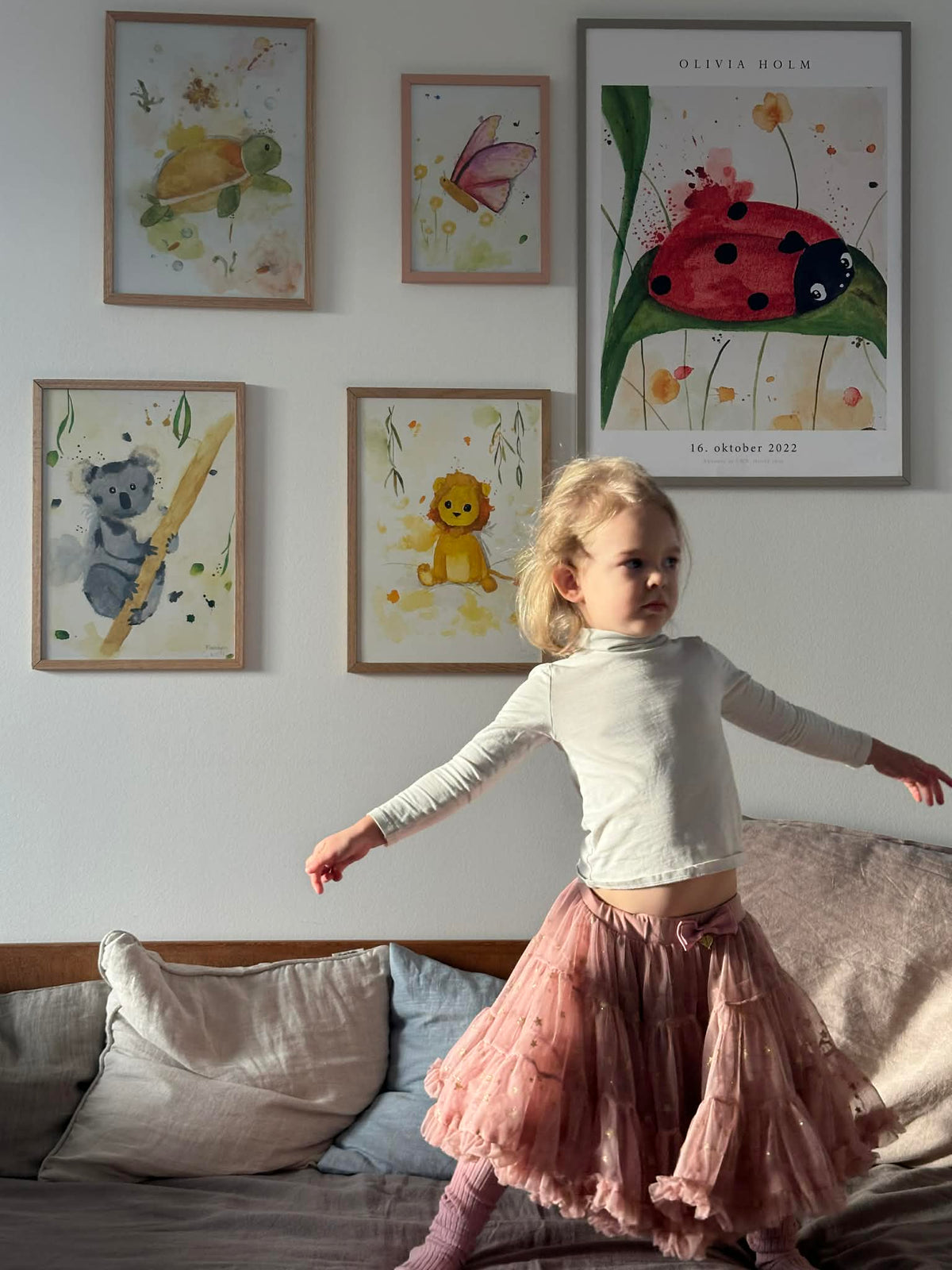 Billedvæg med 50x70, A3 og A4 plakater til børn